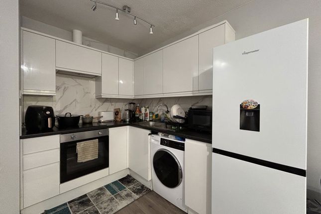 84, Mulberry Close, Luton photo 3
