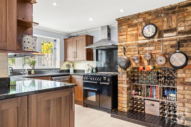 36 Weald Hall Lane, Epping photo 3