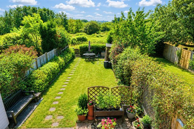 39, Theydon Grove, Epping photo 4