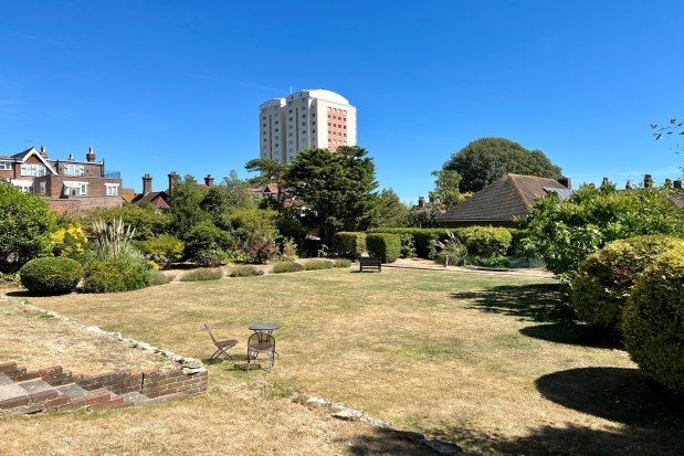 Flat to rent in Highmead Manor, Eastbourne