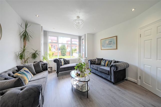 11, Chelwood Crescent, Leeds photo 2