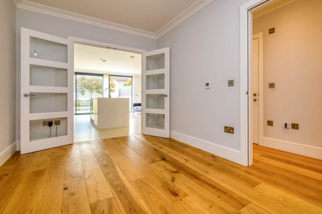 Flat for sale in Peppard Road, Sonning Common, South Oxfordshire