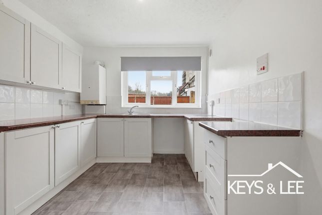 213 Hillrise Road, Romford, Greater London photo 4