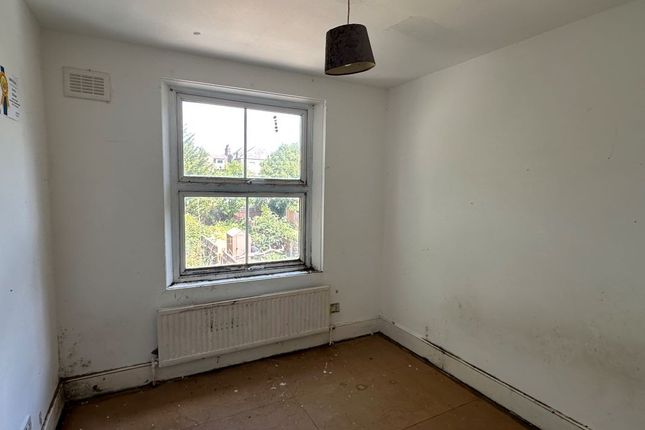 19A, Laurel Grove, London photo 2