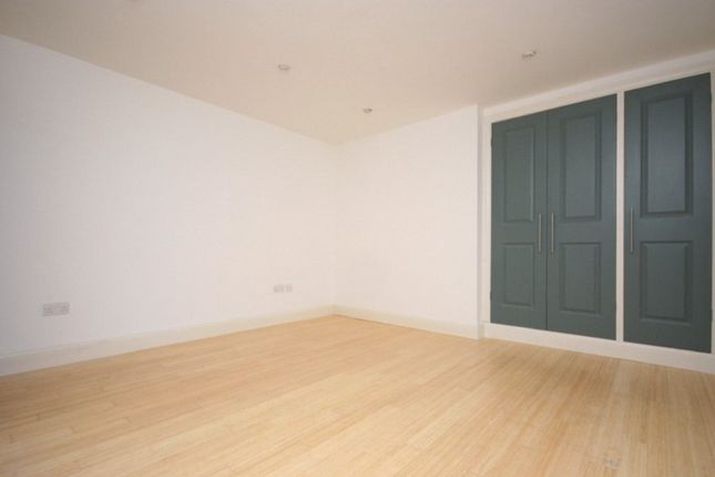 1 24 Bell Street Mews, Bell Street, Romsey photo 3