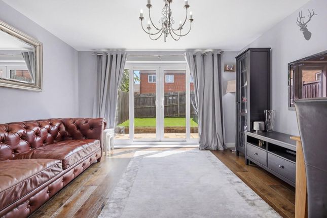 84 Abbess Terrace, Loughton photo 2