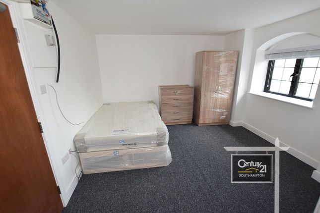 Flat 11, 57a, Rockstone Lane, Southampton photo 4
