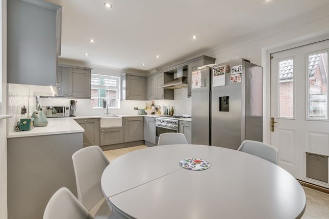 30 Beauchamps, Welwyn Garden City, Hertfordshire photo 4