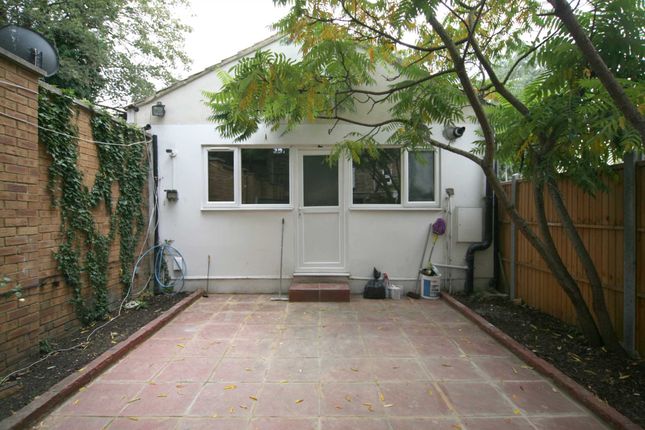 2-bed detached on 175d, Wallwood Road, London, £1,800/mo