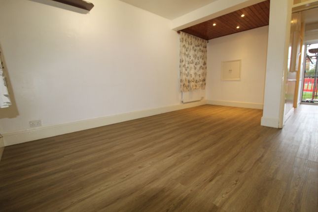 30 Chichester Court, Northolt photo 2