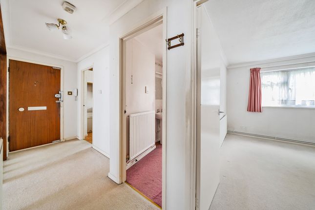 Flat for sale in The Grove, Epsom