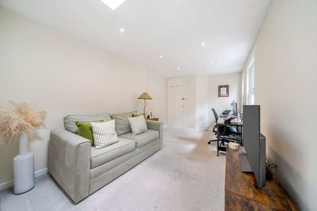 Flat 3, 2, Waldemar Avenue, London photo 4