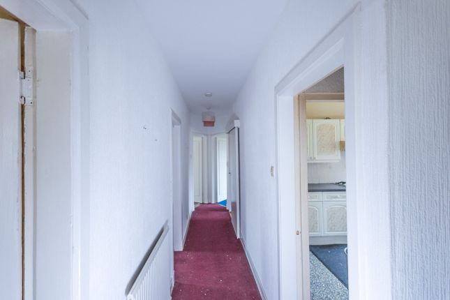 8 Logie Place, Dunfermline photo 4