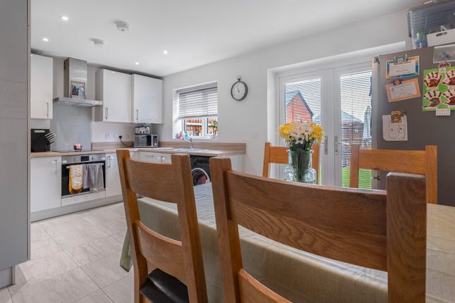 6 Greenways Road, Tatenhill, Staffordshire photo 3