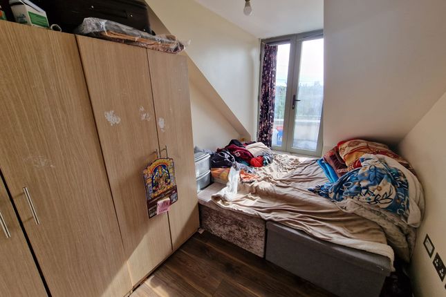 Flat for sale in Ealing Road, Wembley