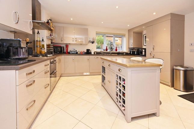 3 Rutland Close, Stone photo 2