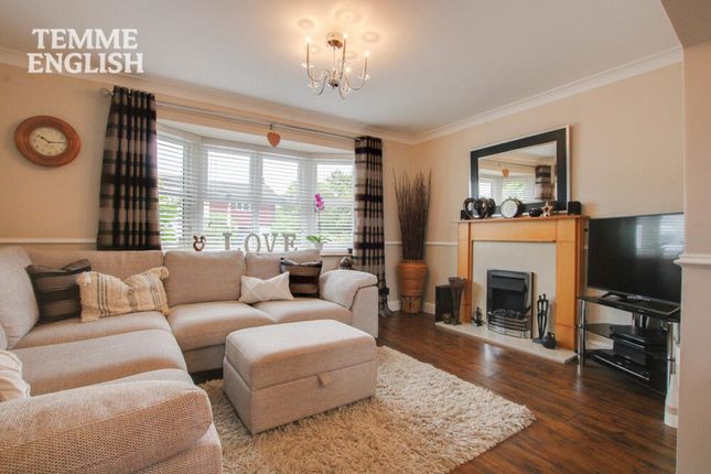 150 Markhams Chase, Basildon photo 2