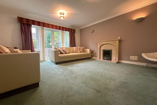 9, Sandringham Close, Coventry photo 4