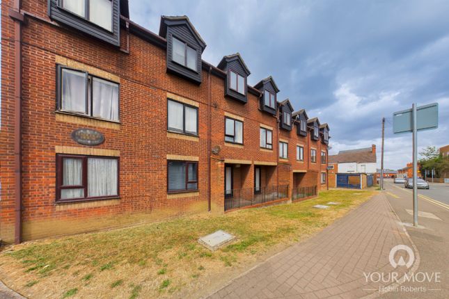 1 bed flat for sale in Hadleigh House, Rectory Road, Rushden NN10
