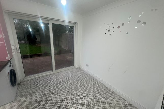22 Malkit Close, Walsall photo 5