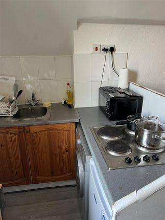 Flat 3, 112, Tooting High Street, Tooting photo 4