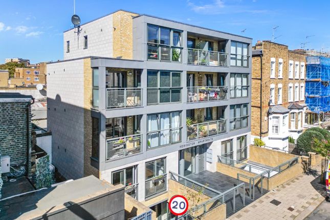 Flat for sale in Aden Grove, London