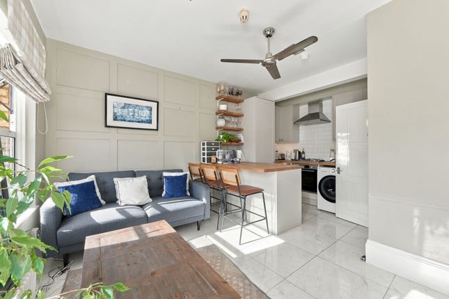 160b, London photo 3