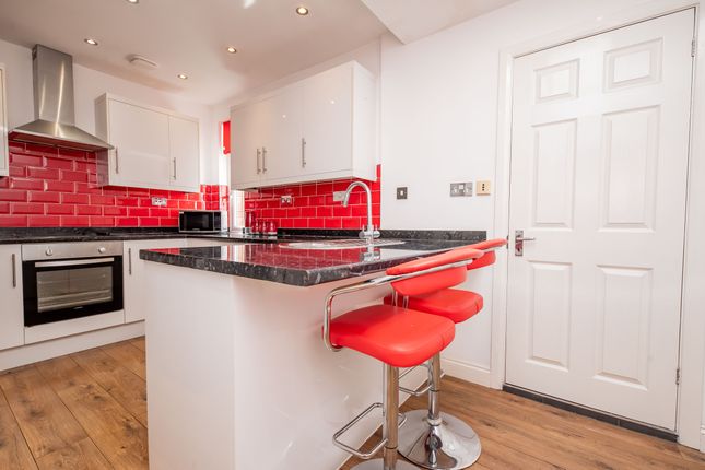 11 Sandhurst Road, Yateley photo 4