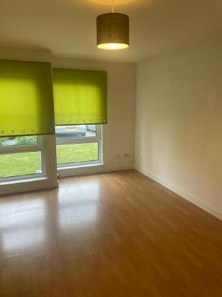 Flat to rent in Jenny Lind Court, Thornliebank, Glasgow