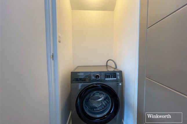 Flat 2, 64, Ravenscroft Avenue, Wembley photo 4