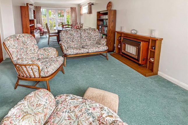 7, Walnut Avenue, Rustington photo 3