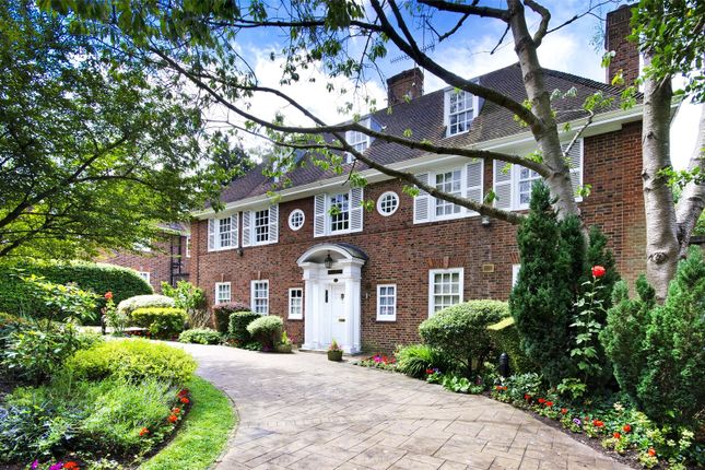 Compton House, 94, Winnington Road, London photo 2