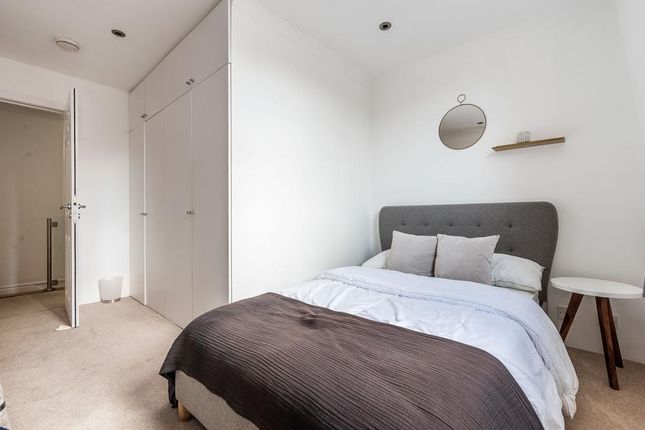 12, Montagu Mews North, London photo 3