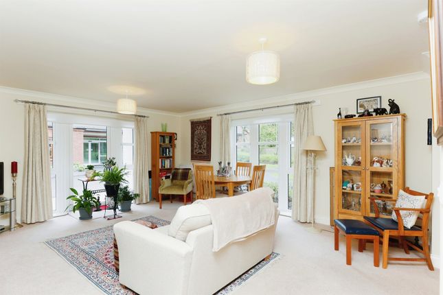 Flat for sale in Albany Lane, Balsall Common, Coventry
