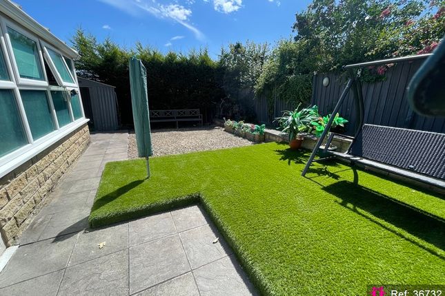 12, Cedar Close, Bradford photo 3