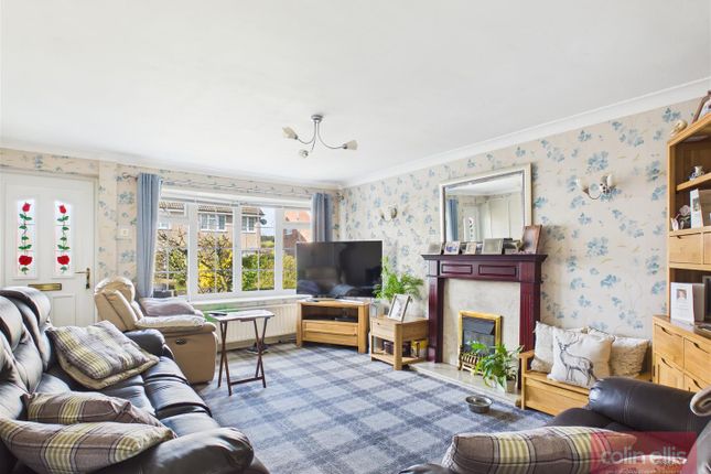 13, Chantry Drive, Scarborough photo 2