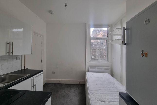 Studio to rent in Queens Parade, Green Lanes, Turnpike Lane