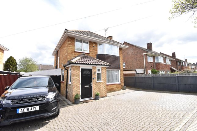 Detached house to rent in Blunden Road, Farnborough, Hampshire
