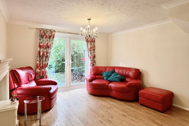 45 Byron Way, Swansea photo 2