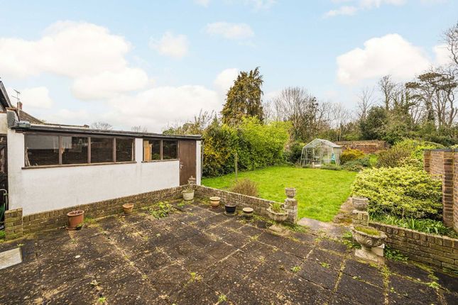 15, Queens Way, Feltham photo 4