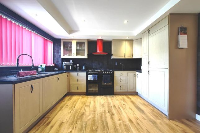 35, Beaulieu Gardens, Camberley photo 2