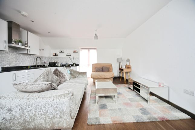 22, Frances Drive, Dunstable photo 2