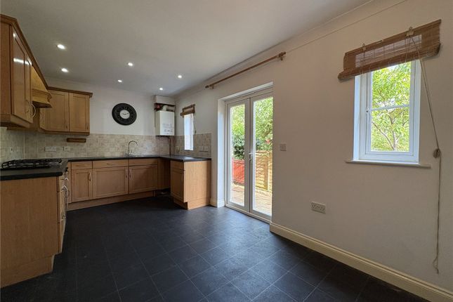 34, Geoffrey Farrant Walk, Somerset photo 2