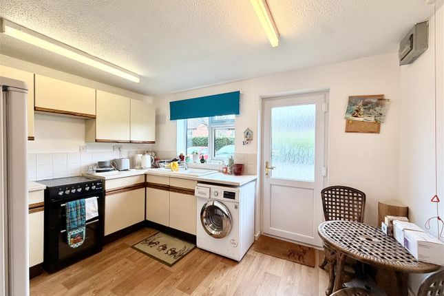 45, De Montfort Close, Loughborough photo 4