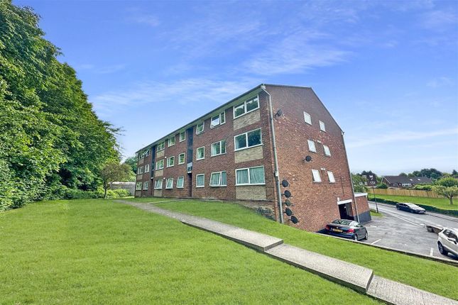 Thumbnail Flat to rent in Windsor Drive, High Wycombe