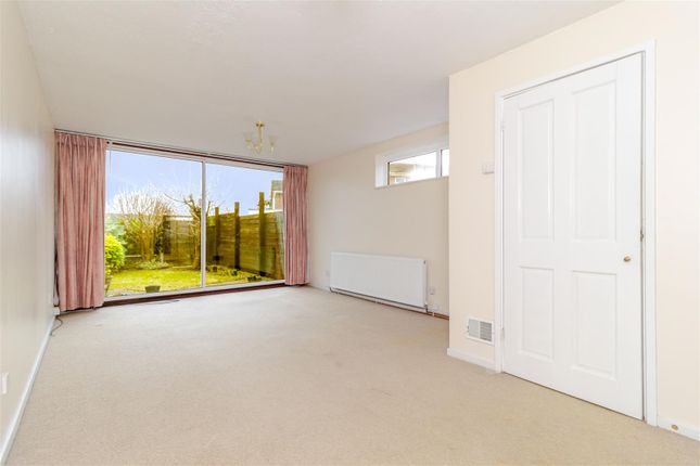 33, Alpine Close, Croydon photo 2