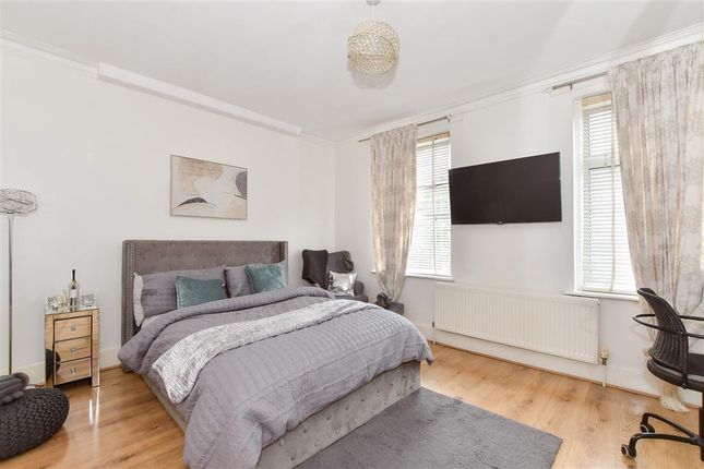 Terraced house for sale in Thorpe Road, London