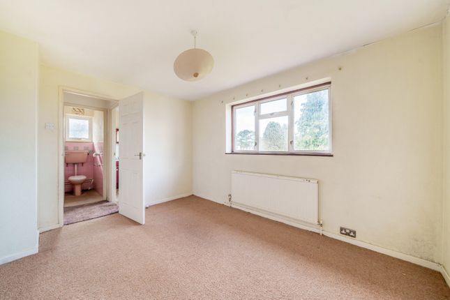 Terraced house for sale in Hawthorn Way, Shepperton