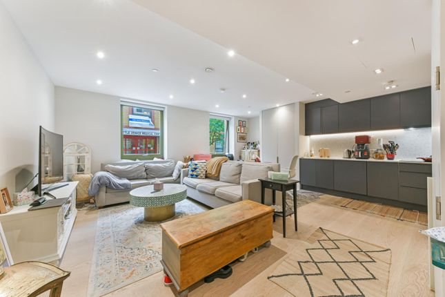 Thumbnail Flat for sale in Venice Court, Crompton Street, Paddington