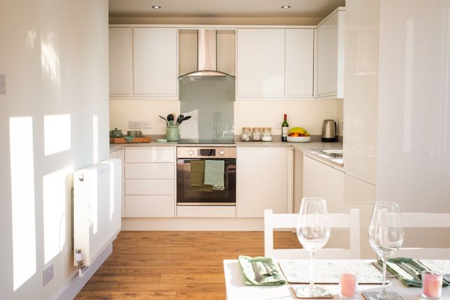 2, Orchard Way, Breachwood Green photo 2